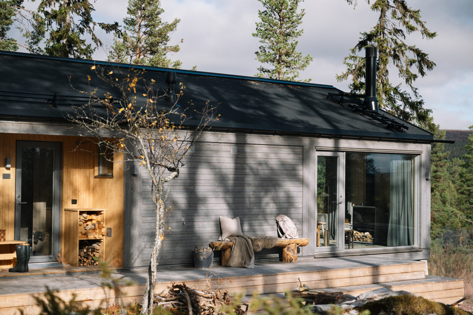 Grå nyckelfärdigt fjällstuga
